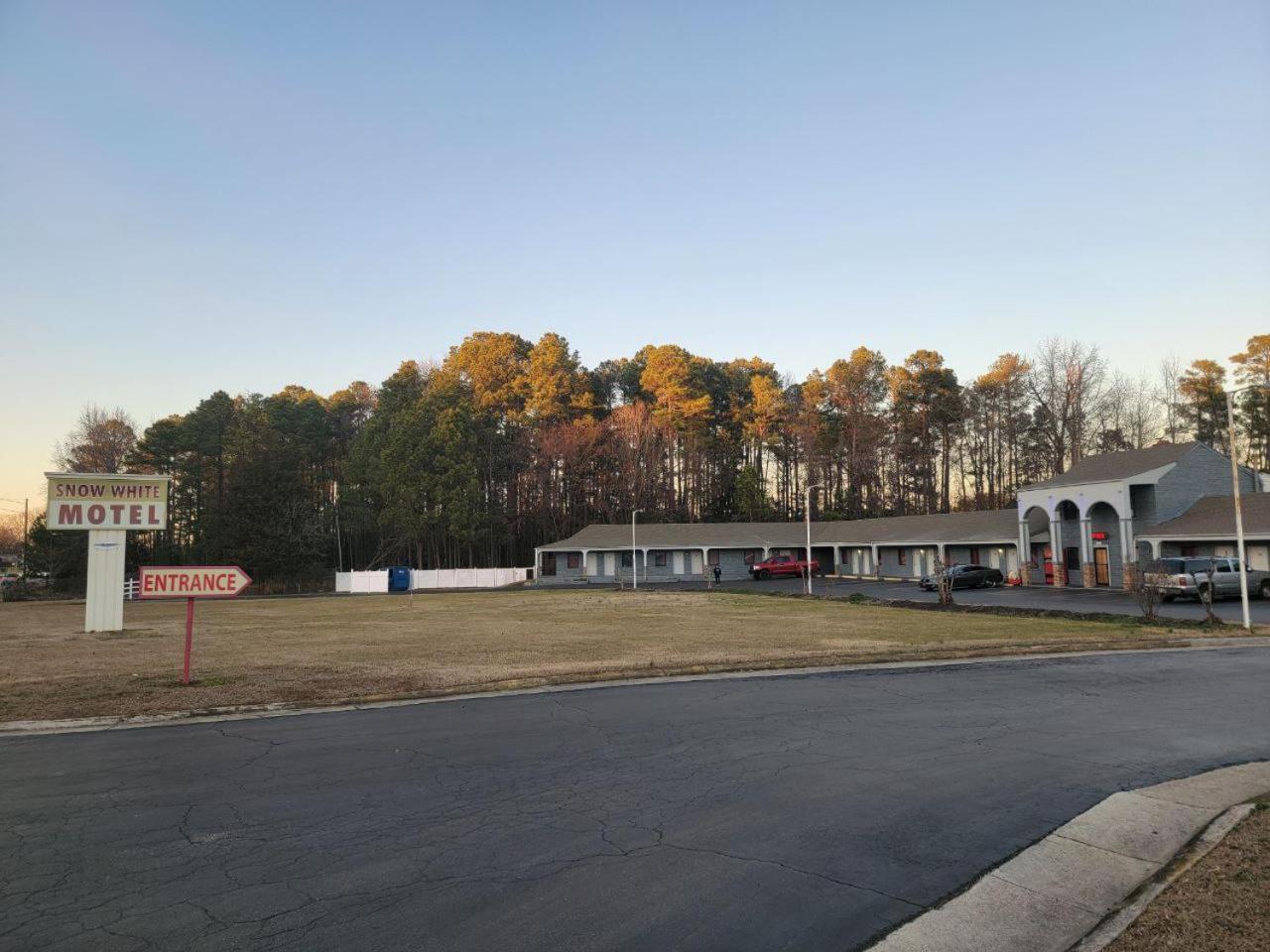 Snow White - Richmond South Motel Bellwood Dış mekan fotoğraf